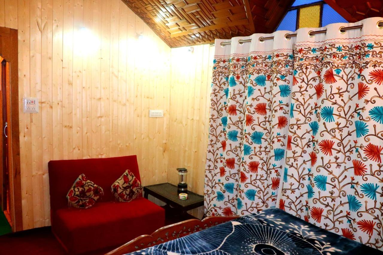 House Boat New Pala Palace Srīnagar Exterior foto