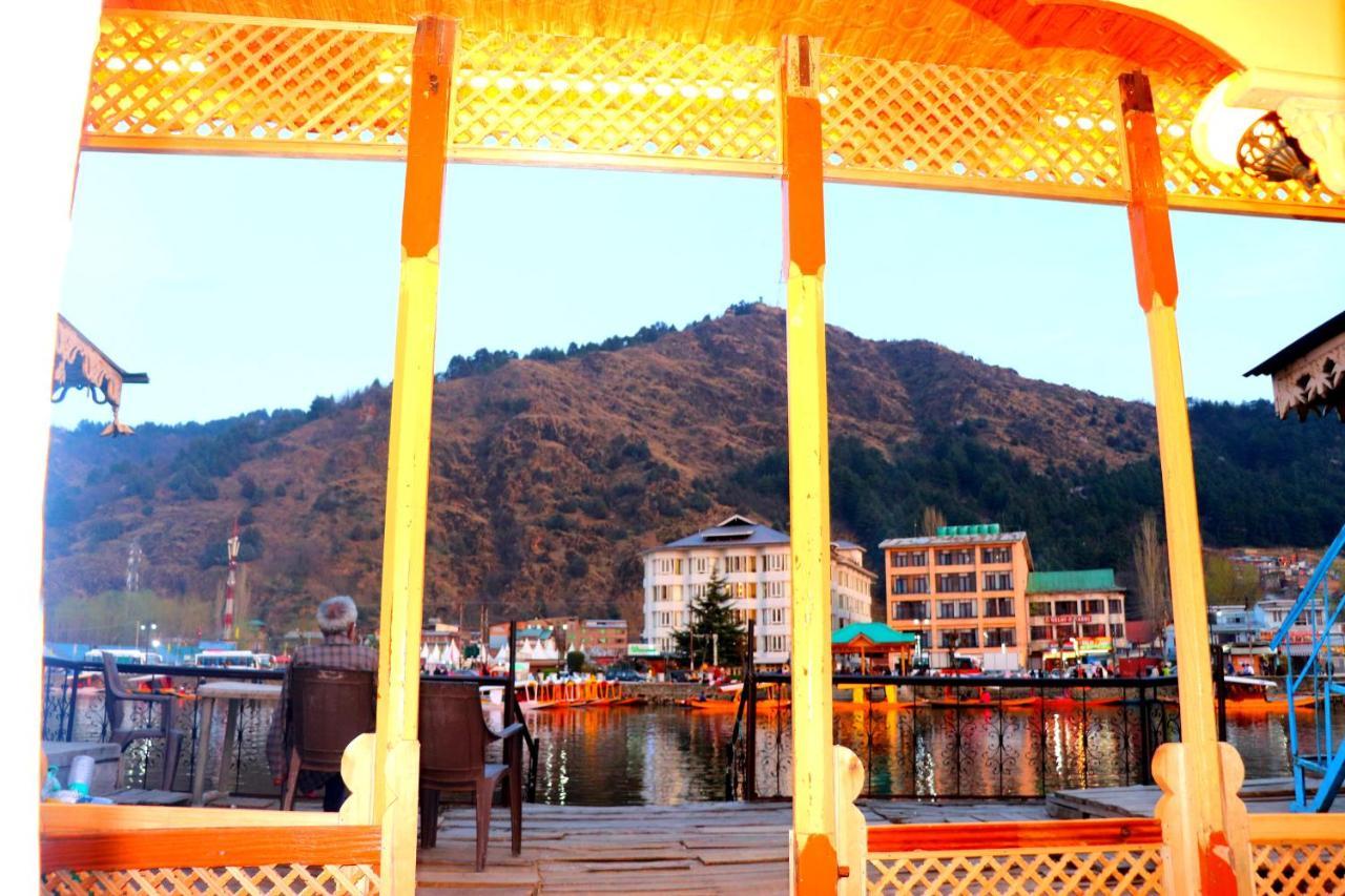 House Boat New Pala Palace Srīnagar Exterior foto