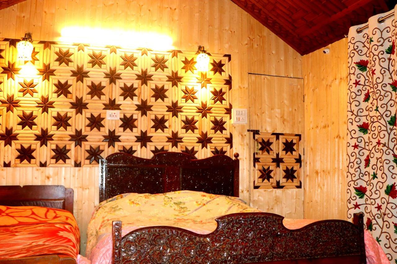 House Boat New Pala Palace Srīnagar Exterior foto