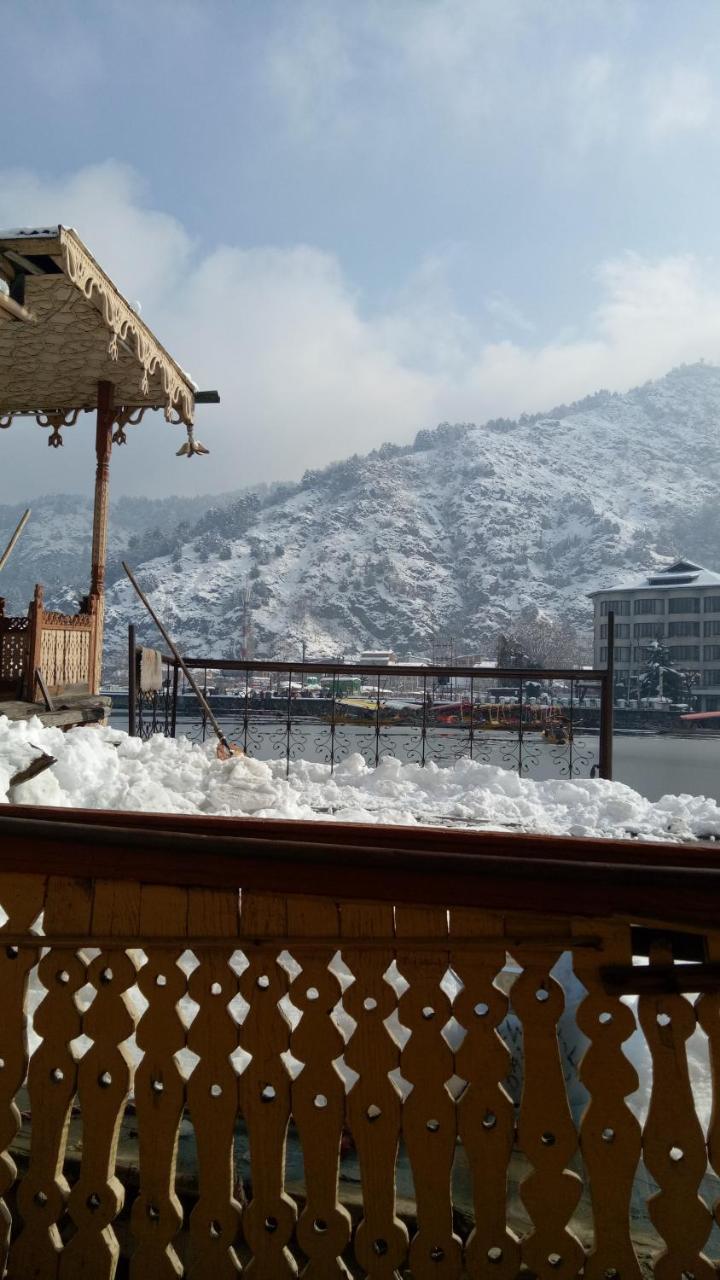 House Boat New Pala Palace Srīnagar Exterior foto